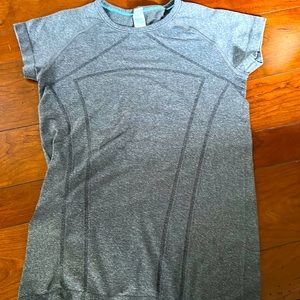 Ivivva Swiftly tee in charcoal like new sz 12